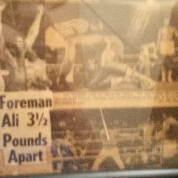 11 x 13  framed clippings Fight in Jungle Mohommad Ali & George Forema - Picture 3 of 6